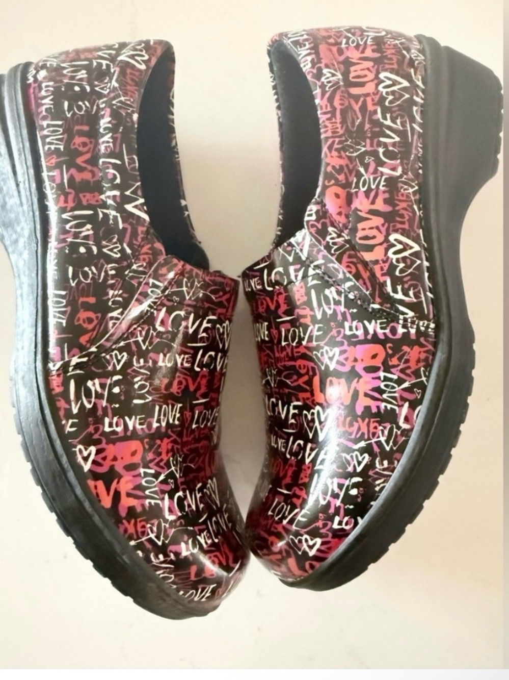 easy street Size 9 Black Multi LOVE Graffiti Clog Mules Red White Black